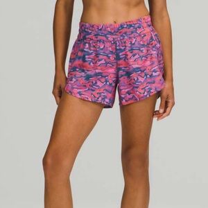 LULULEMON TRACKER MID RISE SHORT 4’ // SIZE 16 // CHROMA CLASH MULTI COLOR //